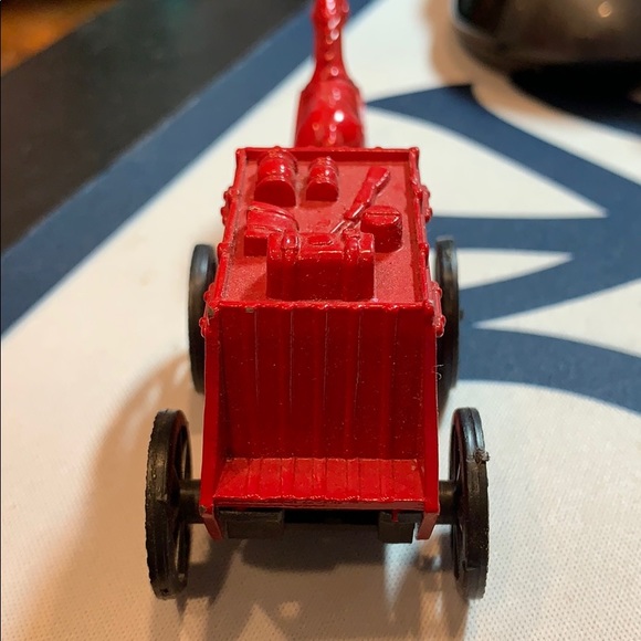 RED STAGECOACH PENCEL SHARPENER NICE DETAILS - Picture 3 of 5